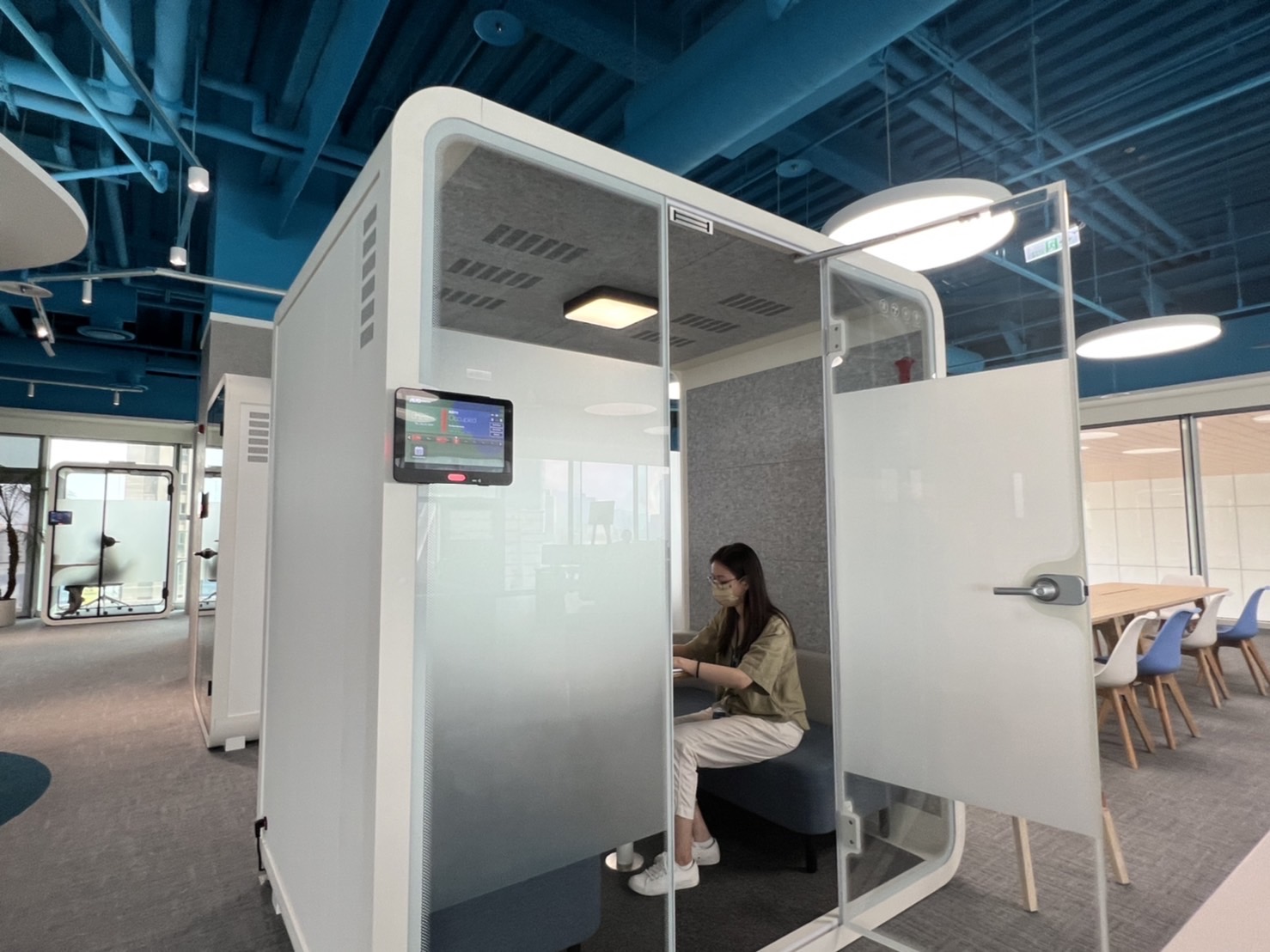 天游ty8高雄據點的智慧行動辦公艙，展現天游ty8在面板以外的研發應用軟實力